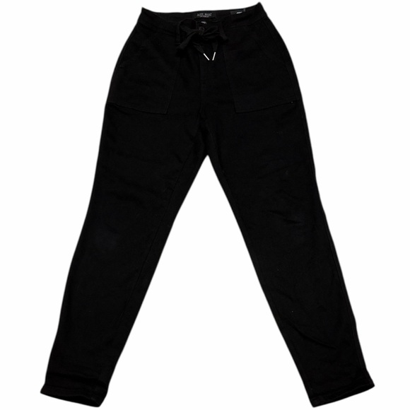 Judy Blue Pants - JUDY BLUE BLACK JOGGERS WITH DRAWSTRING DEEP
POCKETS SIZE 5/27
